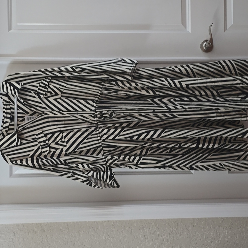 NWT: Torrid Black and Cream Geometric Long Sleeve Dress With A Collar